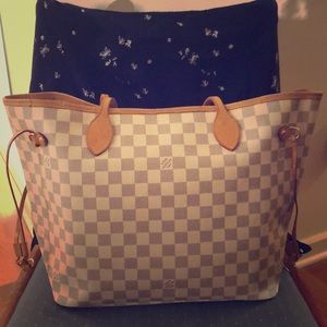 Louis Vuitton Neverfull MM
Damier Azur Canvas